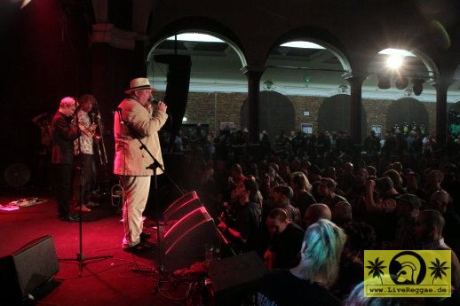 Dr. Ring Ding (D) with The Staedytones - Dynamite Ska Festival - Felsenkeller, Leipzig 03. November 2018 (17).JPG